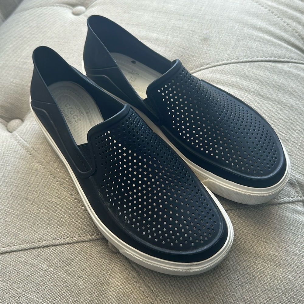 Womens 8  Crocs Iconic Comfort Citilane Roka SlipOn Shoes Black Loafers